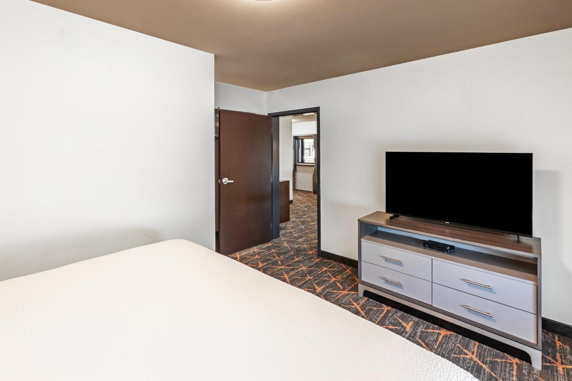 Holiday Inn Hotel & Suites Tulsa South By Ihg Ngoại thất bức ảnh