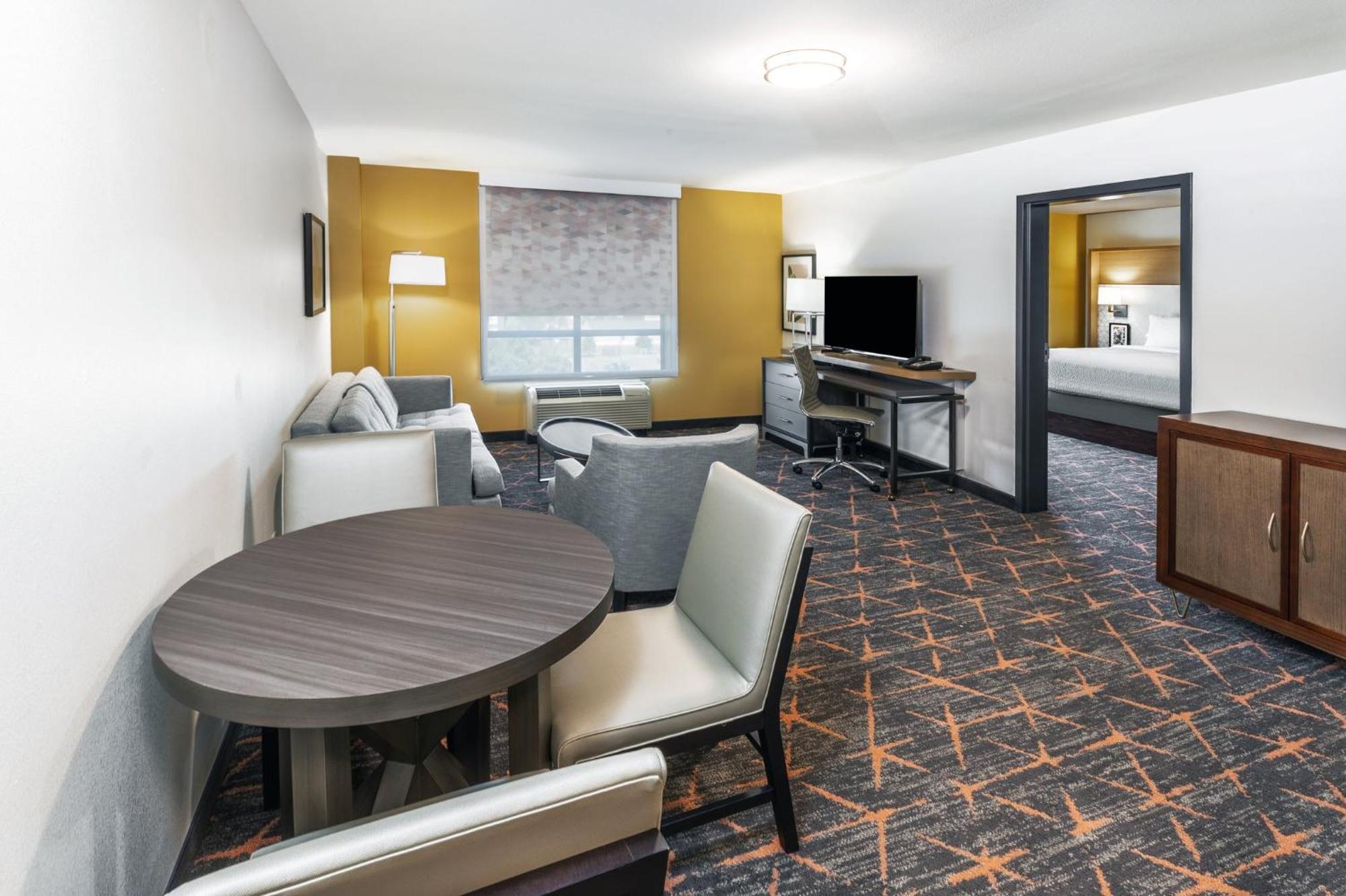 Holiday Inn Hotel & Suites Tulsa South By Ihg Ngoại thất bức ảnh